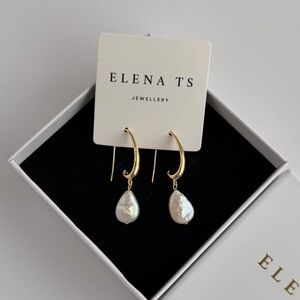 909 Gold Pearl Drop Earrings